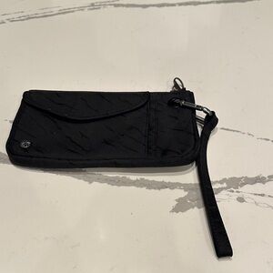 Athleta Coffee Run Clutch in Black